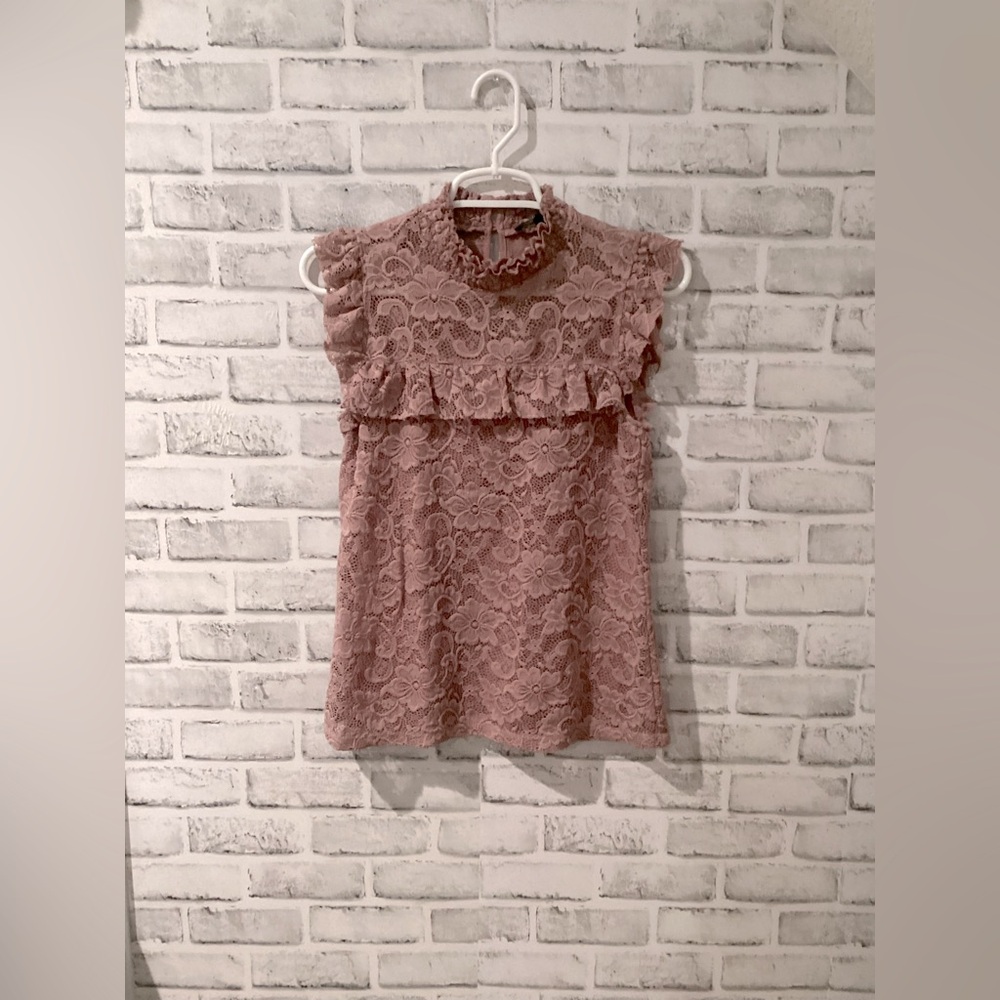 Cable and gauge dressy top